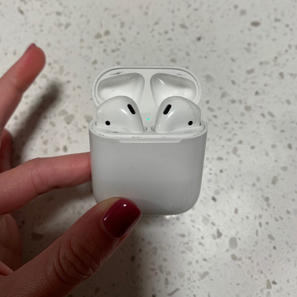 COPY - COPY - REAL AUTHENTIC APPLE AIRPODS BARELY…